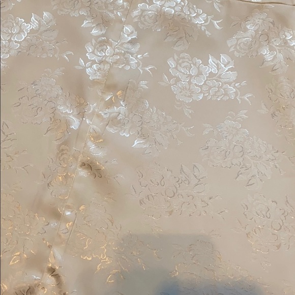 Beautiful white dress with adjustable straps. - Picture 4 of 4